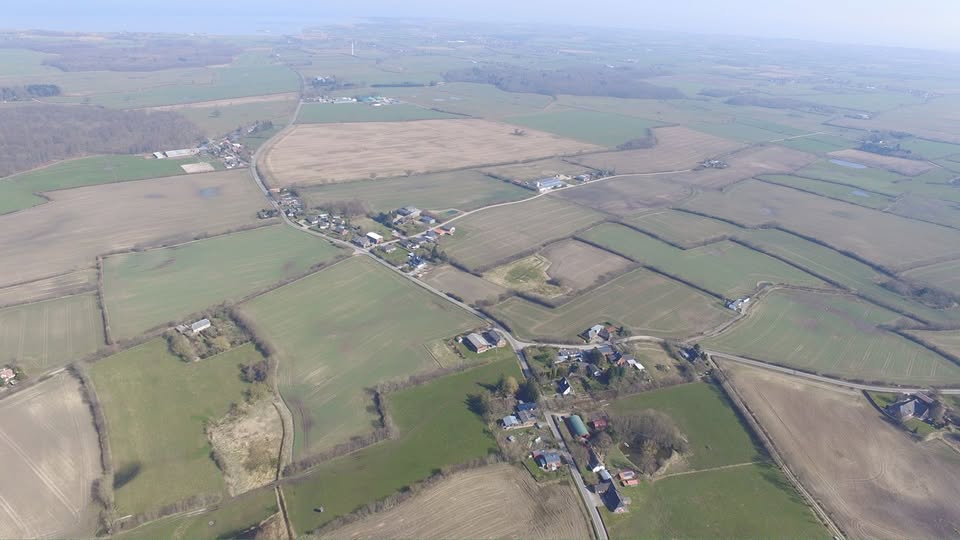 Luftbild der Gemeinde Stangheck mit Feldern und Wohnhäusern in einer ländlichen Umgebung.